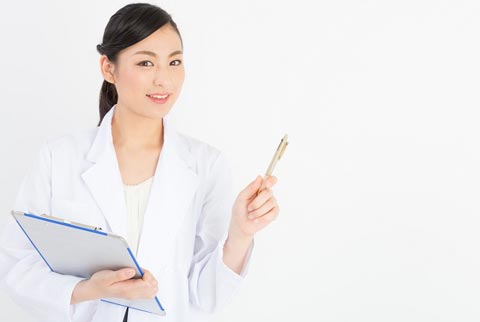 白衣を着た女性